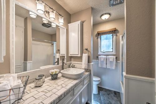Ruidoso Home with Deck 4 Mi to Ski Apache! - image 3