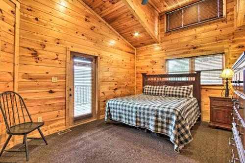 Gatlinburg Cabin with Hot Tub and Mt Le Conte Views!