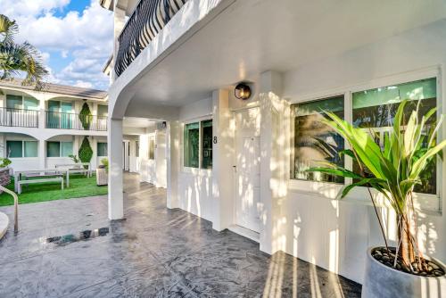 Bright Beachside Getaway