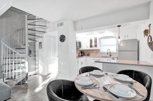 Bright Beachside Getaway