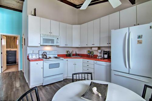 Bright Condo with Balcony - Walk to Dewey Beach! - image 4