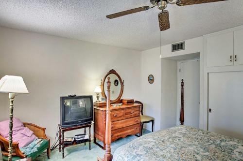 Cozy Sun City Home, 4 Mi to Peoria Sports Complex!