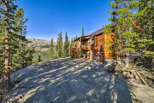 Grand Fairplay Cabin with Hot Tub and Mountain Views!