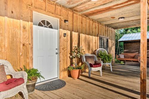 Updated Cabin with Porch, Mins to Cossatot River