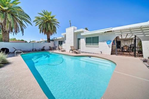 B&B Litchfield Park - Litchfield Park Home with Pool half Mi to The Wigwam - Bed and Breakfast Litchfield Park