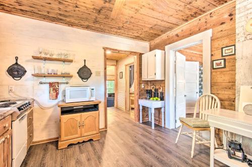 Updated Cabin with Porch, Mins to Cossatot River in 德昆