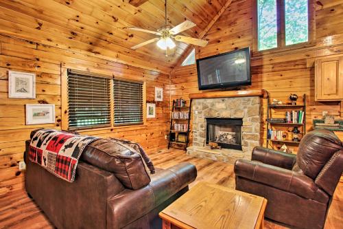 Charming Pigeon Forge Cabin with Private Hot Tub! in Sevierville, USA