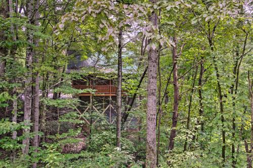 Romantic Pigeon Forge Log Cabin with Hot Tub! - image 2