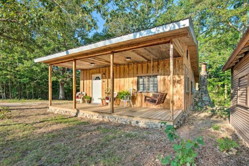 Updated Cabin with Porch, Mins to Cossatot River in 德昆