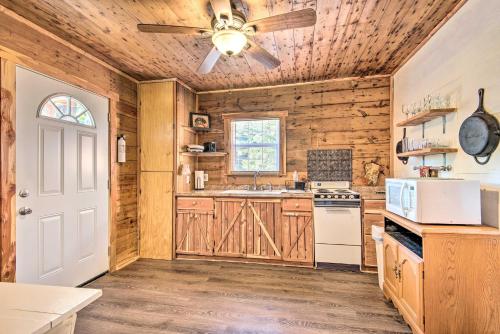 Updated Cabin with Porch, Mins to Cossatot River in 德昆