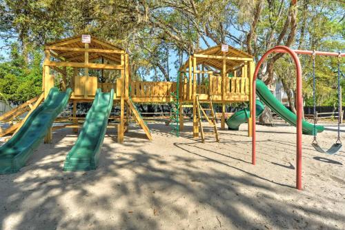 Resort Condo with Patio - Walk to Folly Field Beach!