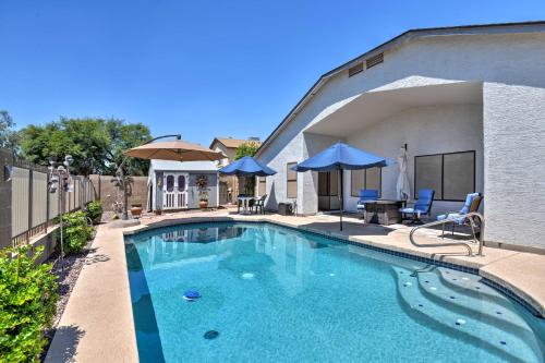 Glendale Home with Pool - Walk to NFL and NHL Games! Glendale 