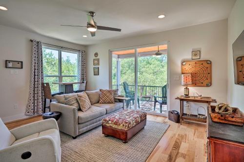 B&B Austin - Spacious Getaway with Patio, 3 Blocks to Lake Austin - Bed and Breakfast Austin