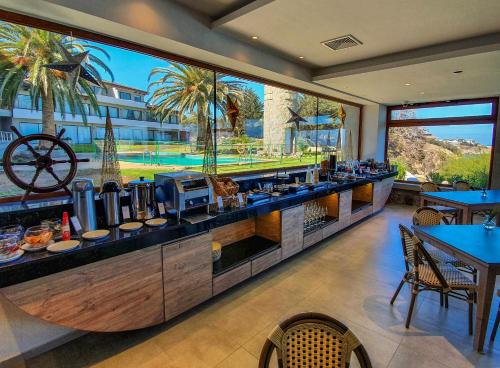 อาหารและเครื่องดื่ม, Yachting Hotel Quintero in กิงเตโร