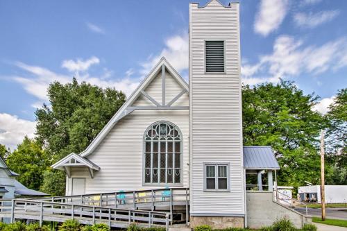 . Historic Church Home - Walk to Durand Shops!