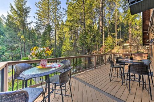 Amber Cabin with Hot Tub, Near Top Vineyards! in Pollock Pines (CA)