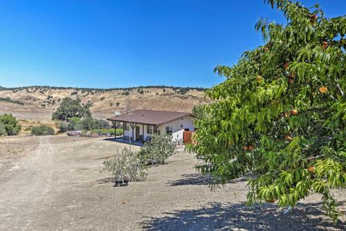 Cottage by the Lakes with Hot Tub by Lake Nacimiento in Lake Nacimiento (CA)