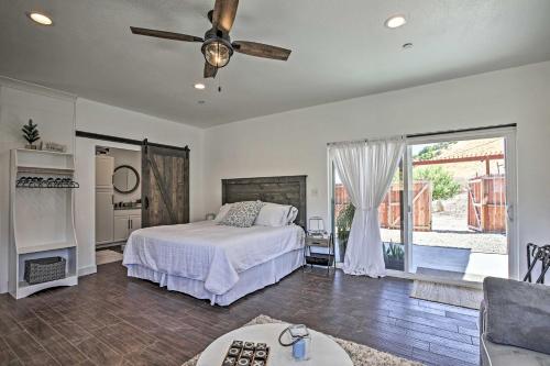 Cottage by the Lakes w/ Patio by Lake Nacimiento