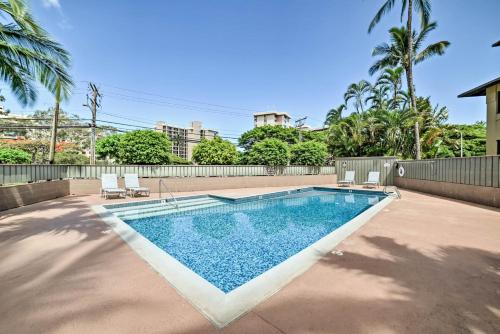 Chic West Maui Condo with Pool - Walk to Beach!