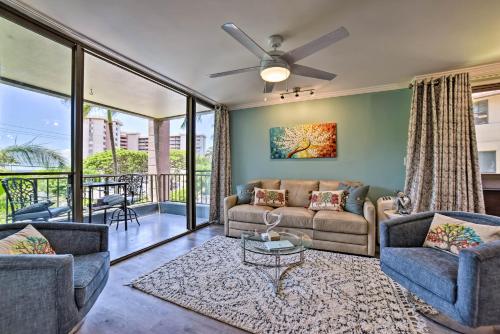 Chic West Maui Condo with Pool - Walk to Beach!