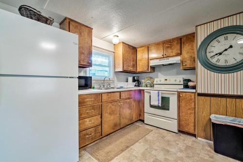 Cabin with Fire Pit, Walk to Steinhatchee River! in Steinhatchee (FL)