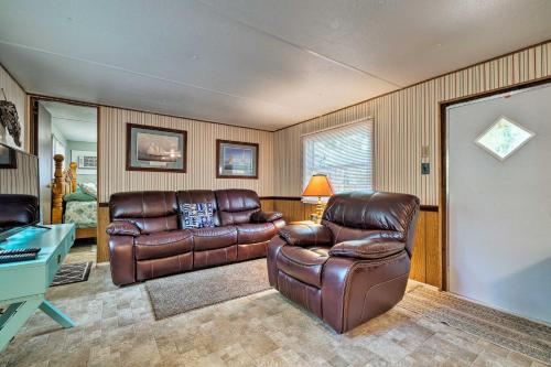 Cabin with Fire Pit, Walk to Steinhatchee River! in Steinhatchee (FL)