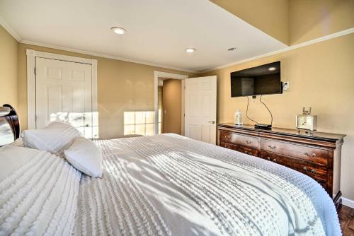 Charming Diamond Point Escape with BBQ and Fire Pit! - image 6