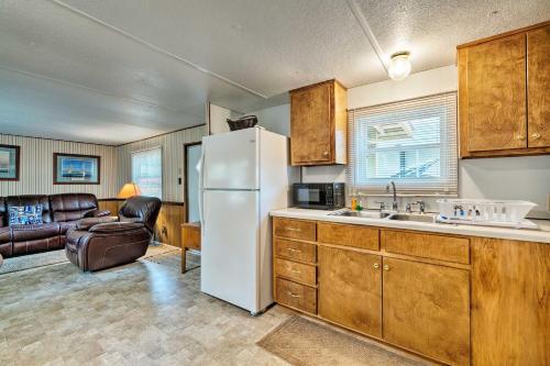 Cabin with Fire Pit, Walk to Steinhatchee River! in Steinhatchee (FL)