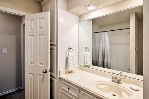 Pet-Friendly Lubbock Home with Yard - 6Mi to TTU - image 3