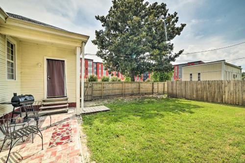 Centrally Located Richmond Home with Yard and Patio in Richmond, Vereinigte Staaten von Amerika
