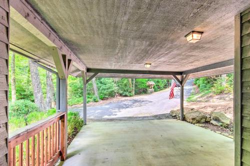 Lake Toxaway Cabin with Fire Pit - 1Mi to Marina - image 5