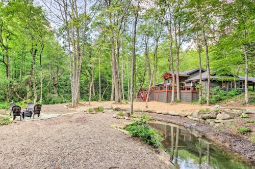 Lake Toxaway Cabin with Fire Pit - 1 Mi to Marina in Lake Toxaway, USA