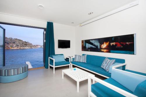 Three-Bedroom Apartment with Sea View (6 Adults)