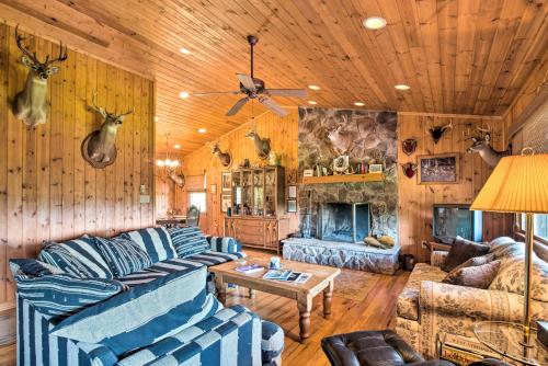 Authentic Cabin with Fire Pit 11Mi to Trout Fishing!