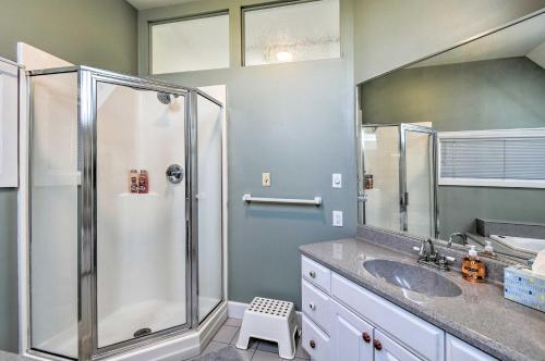 Algoma Lake Retreat with BBQ Grill Yard and Fire Pit! - image 4