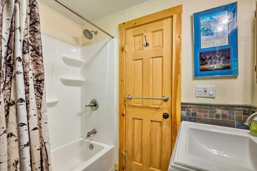 Private Wooded Cabin 8 Mi to Sundance Ski and Town! - image 2