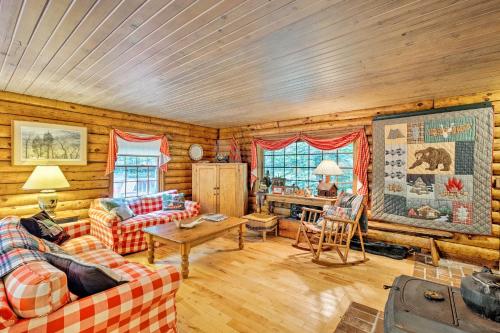 Private Wooded Cabin, 8 Mi to Sundance Ski and Town! in Wilmington, USA