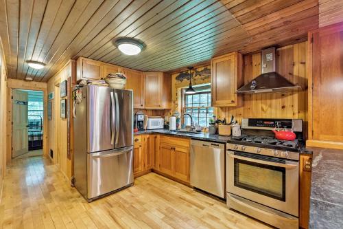 Private Wooded Cabin, 8 Mi to Sundance Ski and Town!