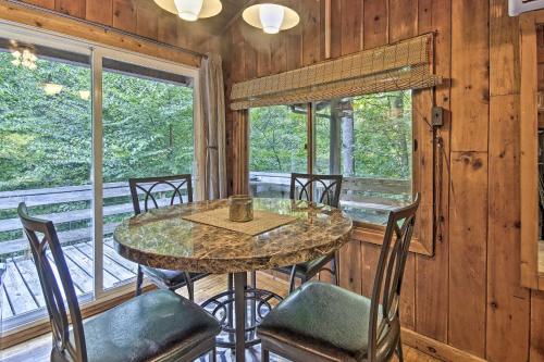 Secluded Stanardsville Cabin with 10 Acres and Hot Tub in Stanardsville, USA