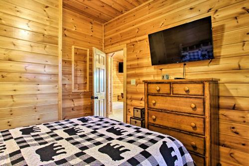 Modern-yet-Rustic Pigeon Forge Cabin with Pool Access - image 5