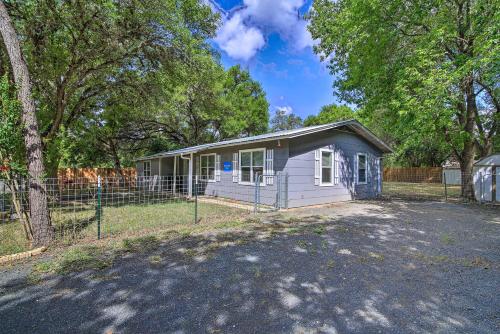 Utopia Family Home, 2 Blocks to Utopia Park! in Utopia (TX)