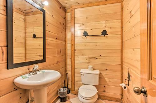 Large Pet-Friendly Haven with Hot Tub by Pigeon Forge - image 9
