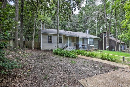 Charming Tallahassee Townhouse about 3 Mi to FSU!