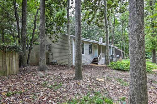 Charming Tallahassee Townhouse about 3 Mi to FSU!