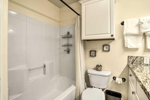 South Padre Island Condo with Pool Less Than quarter Mile to Beach - image 7