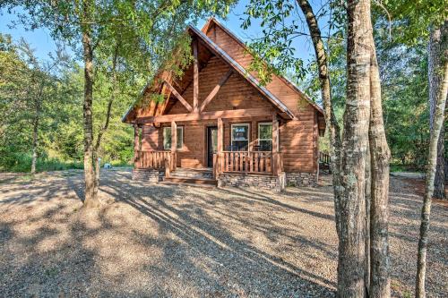 Cabin with Fire Pit 4 Mi to Broken Bow Lake! - image 5