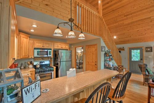 Andrews Cabin with Game Room and Covered Porch! in Andrews, USA