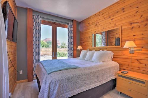 Vintage Main St Kanab Cottage with Fenced Yard - main image
