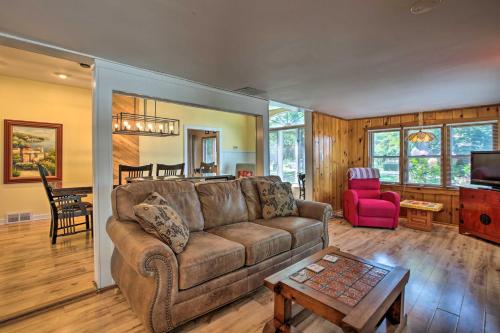 Pet-Friendly Home with Views of Lake Delavan! in Delavan (Wisconsin)