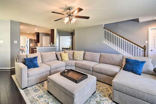 Spacious Conroe Home - 6 Mi to The Woodlands!